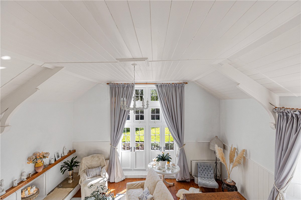 6 bedroom house, Church Road, Hinton Waldrist SN7 - Available