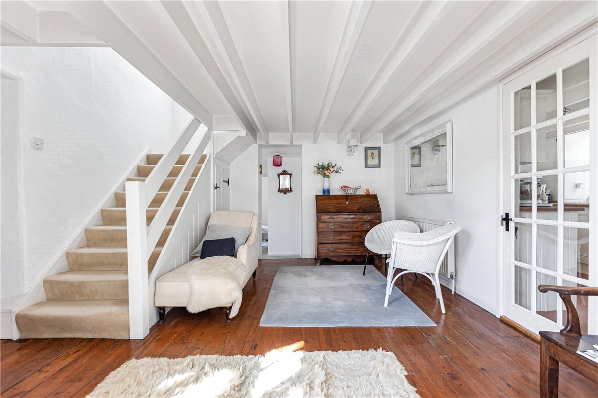 6 bedroom house, Church Road, Hinton Waldrist SN7 - Available