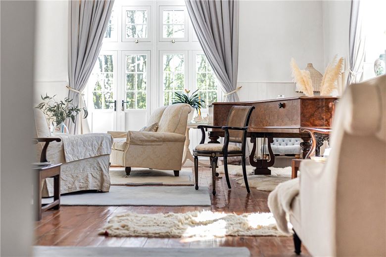 6 bedroom house, Church Road, Hinton Waldrist SN7 - Available