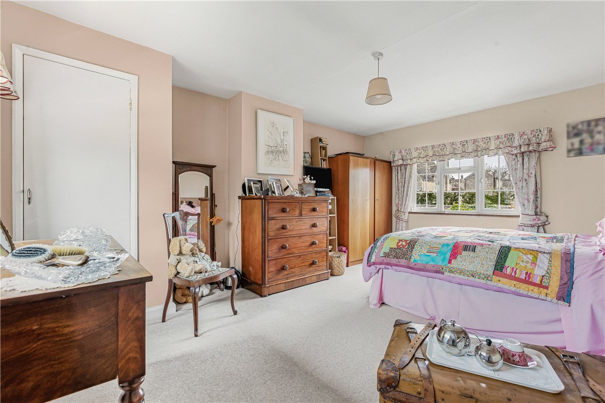 4 bedroom house, Guildenford, Burford OX18 - Available