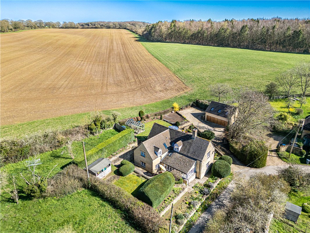 4 bedroom cottage, Taston, Chipping Norton, OX7 - Available