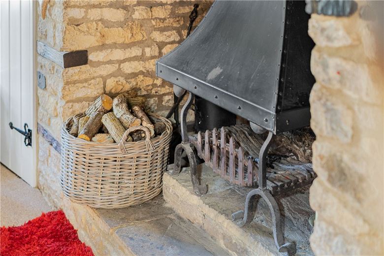 4 bedroom cottage, Taston, Chipping Norton, OX7 - Available