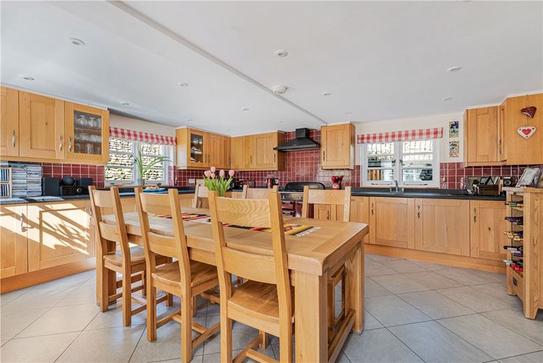 4 bedroom cottage, Taston, Chipping Norton, OX7 - Available