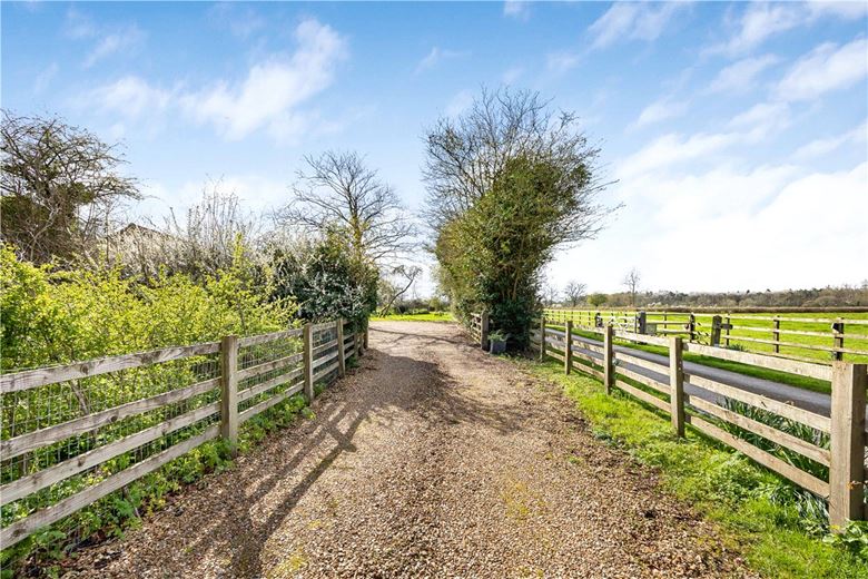 4 bedroom house, Weston-on-the-Green, Bicester OX25 - Available