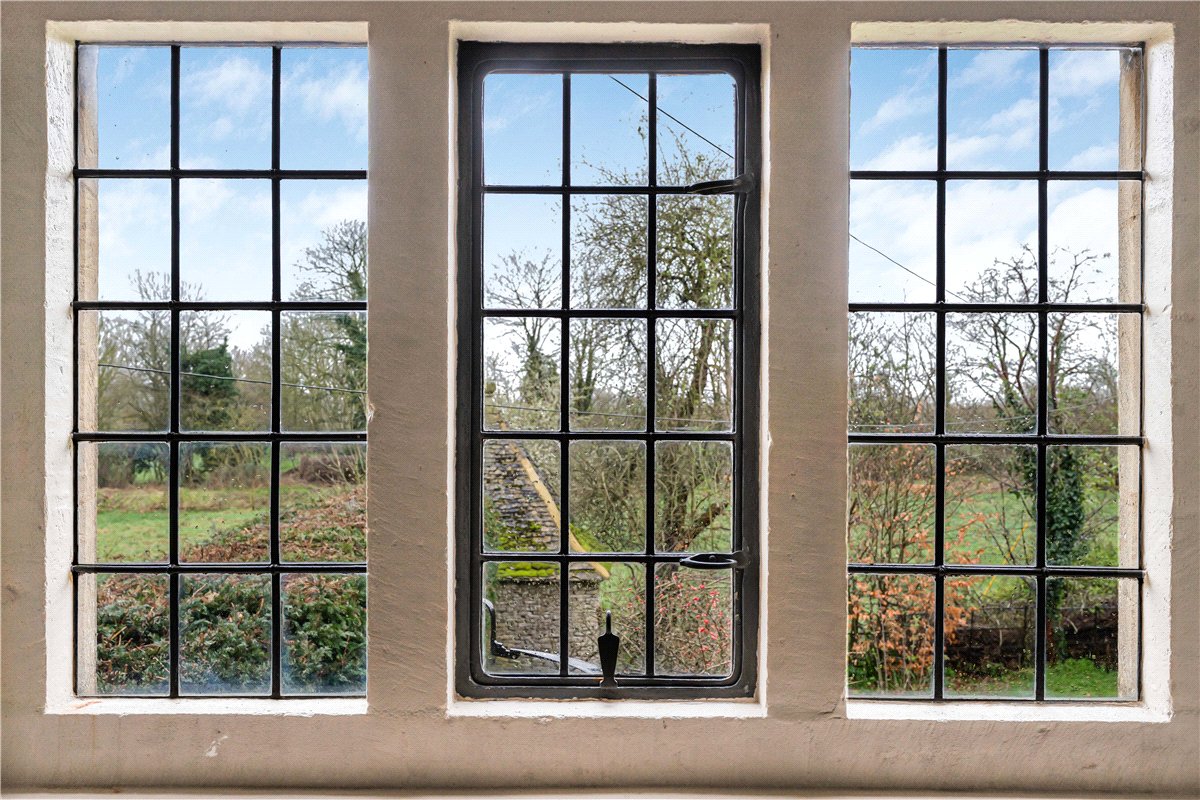 3 bedroom cottage, Manor Cottages, Kelmscott GL7 - Available