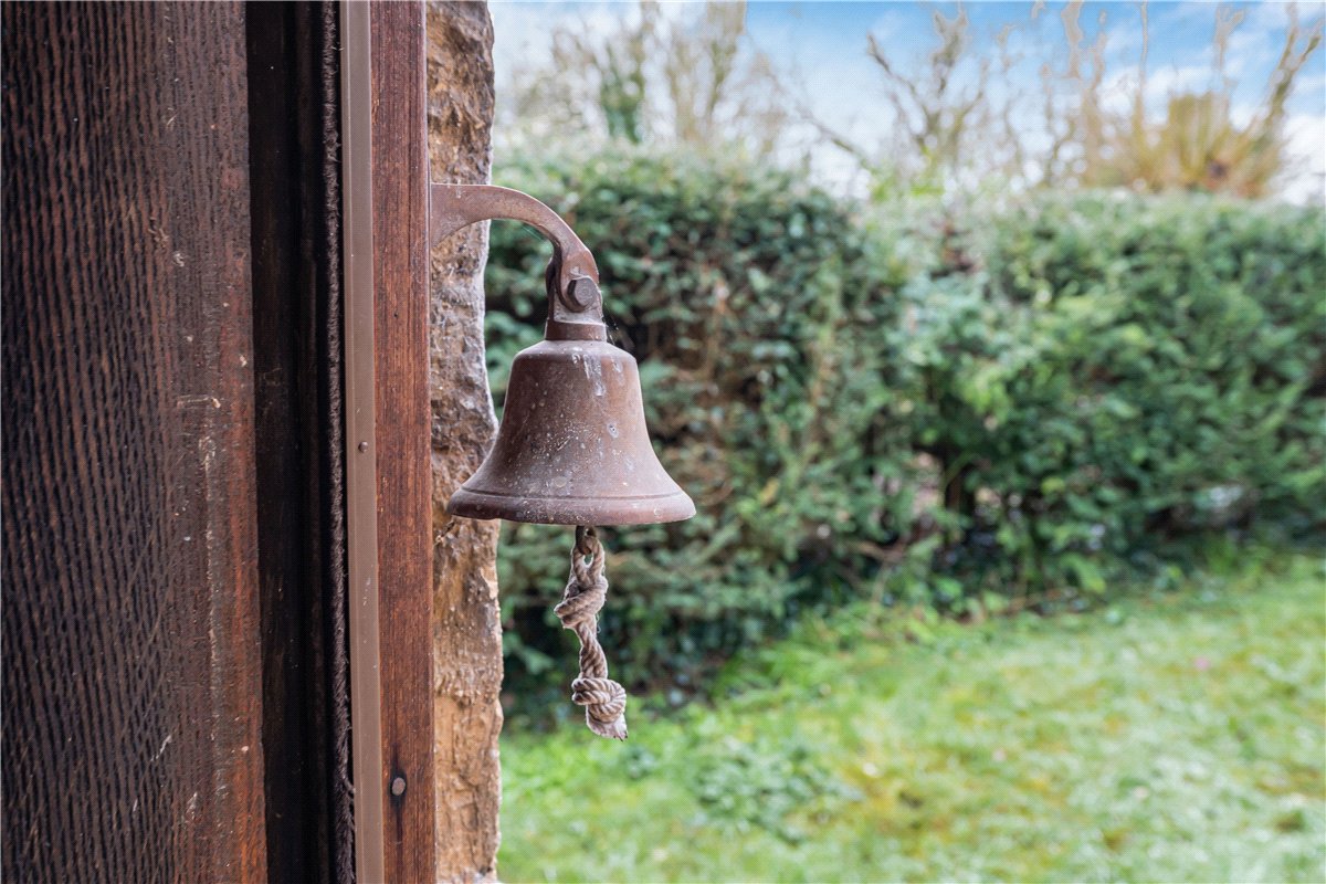 3 bedroom cottage, Manor Cottages, Kelmscott GL7 - Available