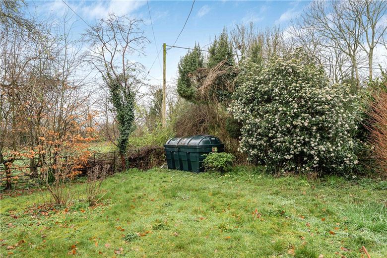 3 bedroom cottage, Manor Cottages, Kelmscott GL7 - Available