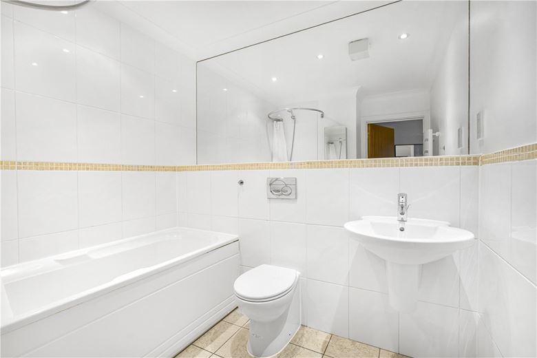 2 bedroom flat, Elizabeth Jennings Way, Oxford OX2 - Let Agreed