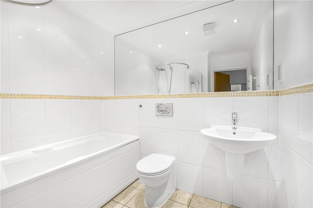 2 bedroom flat, Elizabeth Jennings Way, Oxford OX2 - Let Agreed