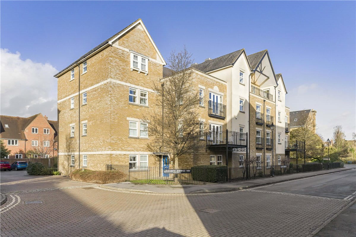 2 bedroom flat, Elizabeth Jennings Way, Oxford OX2 - Let Agreed