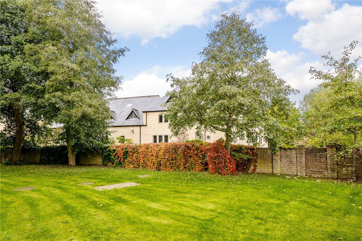 2 bedroom flat, Grandpont Place, Long Ford Close OX1 - Let Agreed