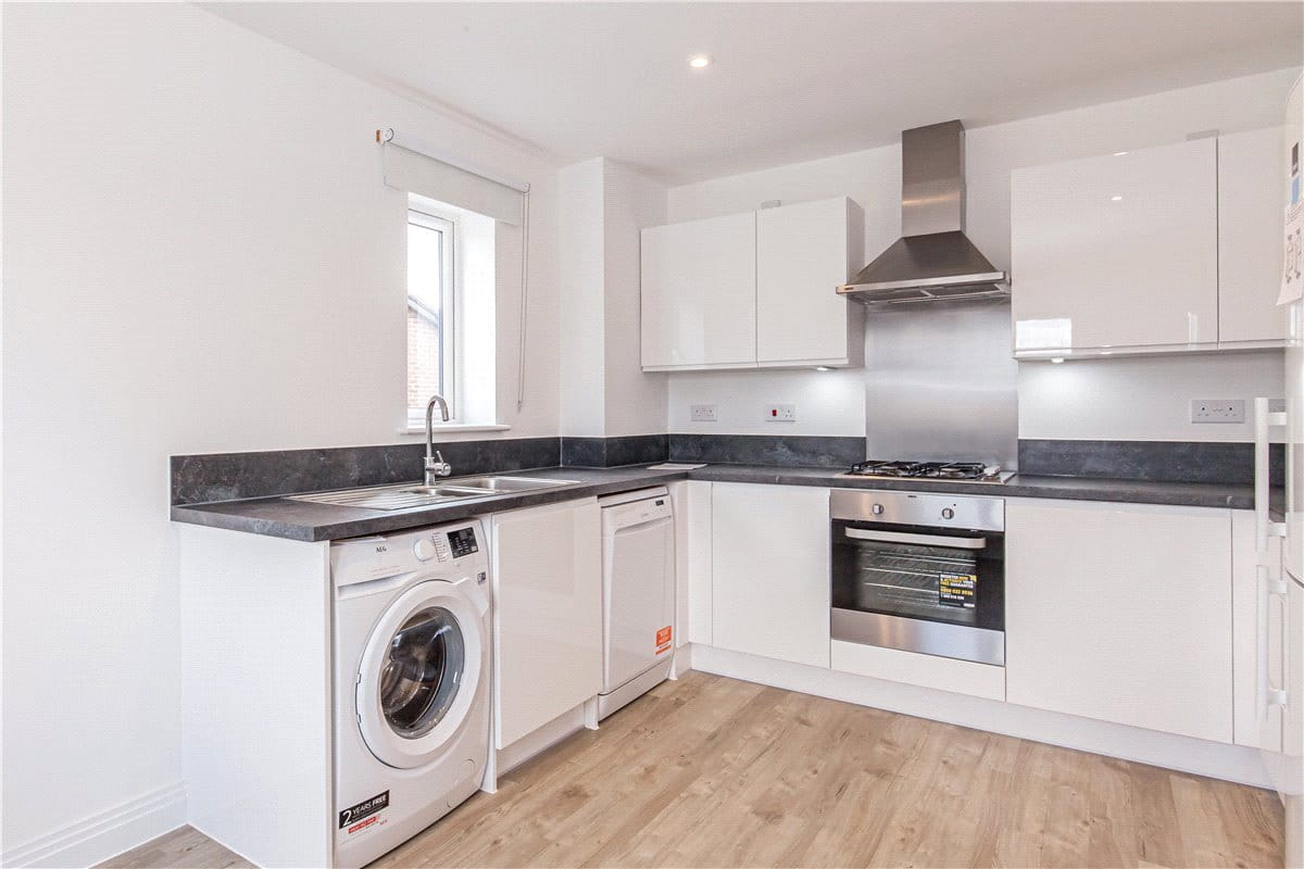 3 bedroom house, Rye Crescent, Curbridge OX29 - Available