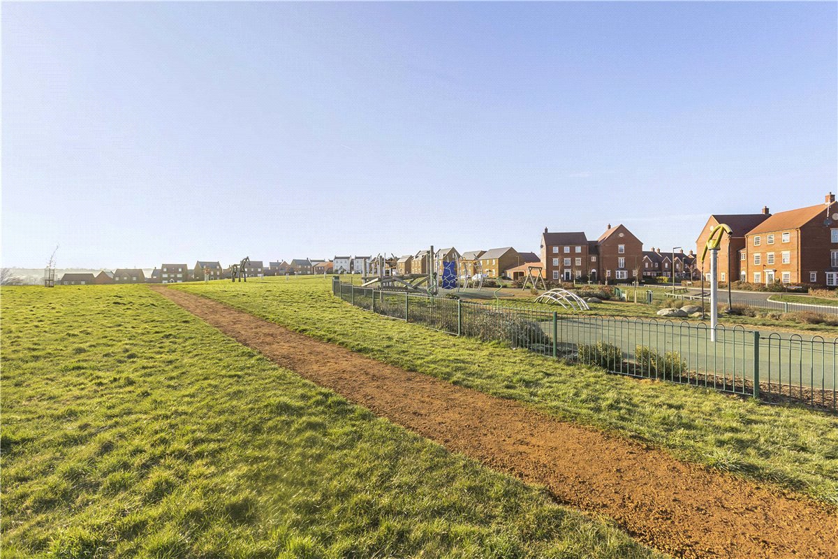 2 bedroom flat, Thenford Way, Banbury OX16 - Available