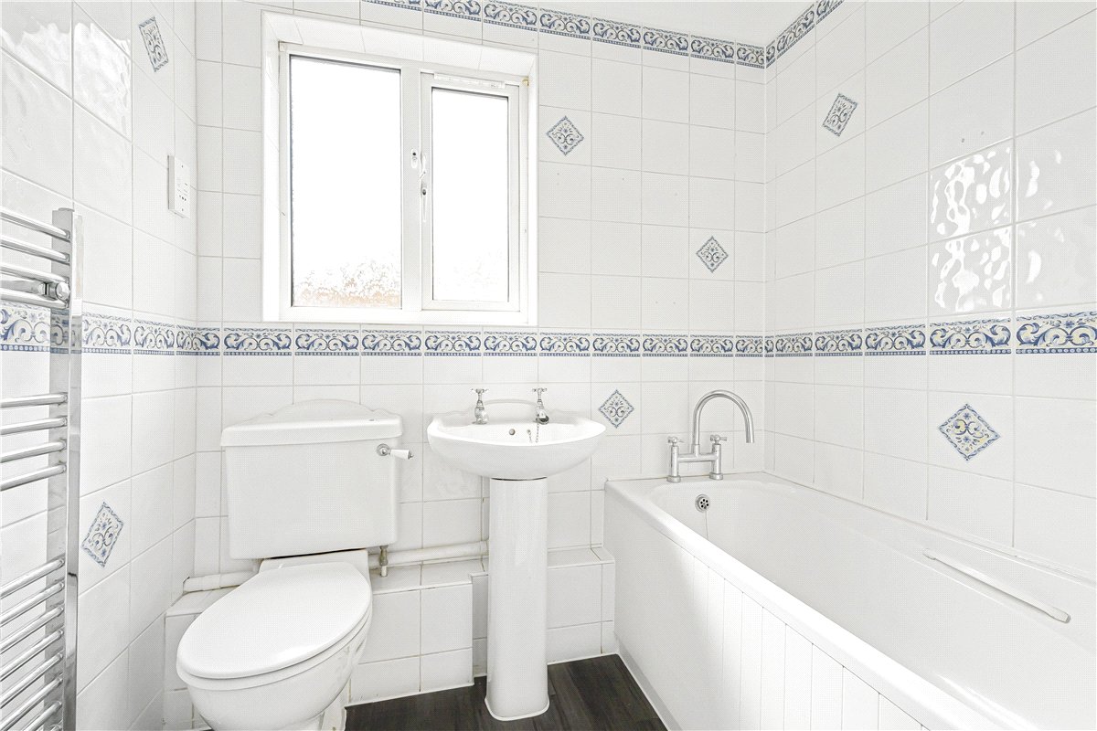 2 bedroom bungalow, Pantile Close, Witham CM8 - Available