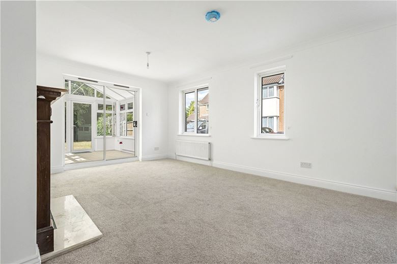 2 bedroom bungalow, Pantile Close, Witham CM8 - Available