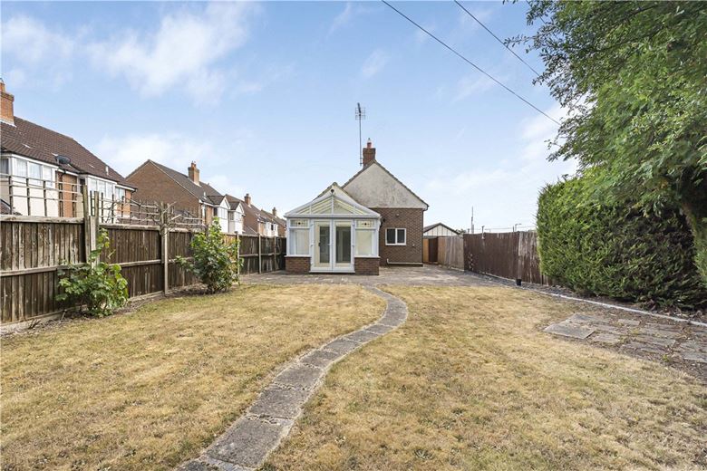 2 bedroom bungalow, Pantile Close, Witham CM8 - Available