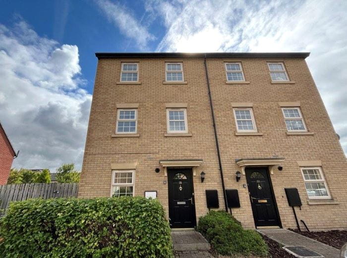 2 bedroom house, Comelybank Drive, Mexborough S64 - Available