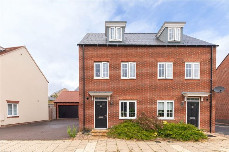 3 bedroom house, Wincanton Road, Bicester OX26 - Available
