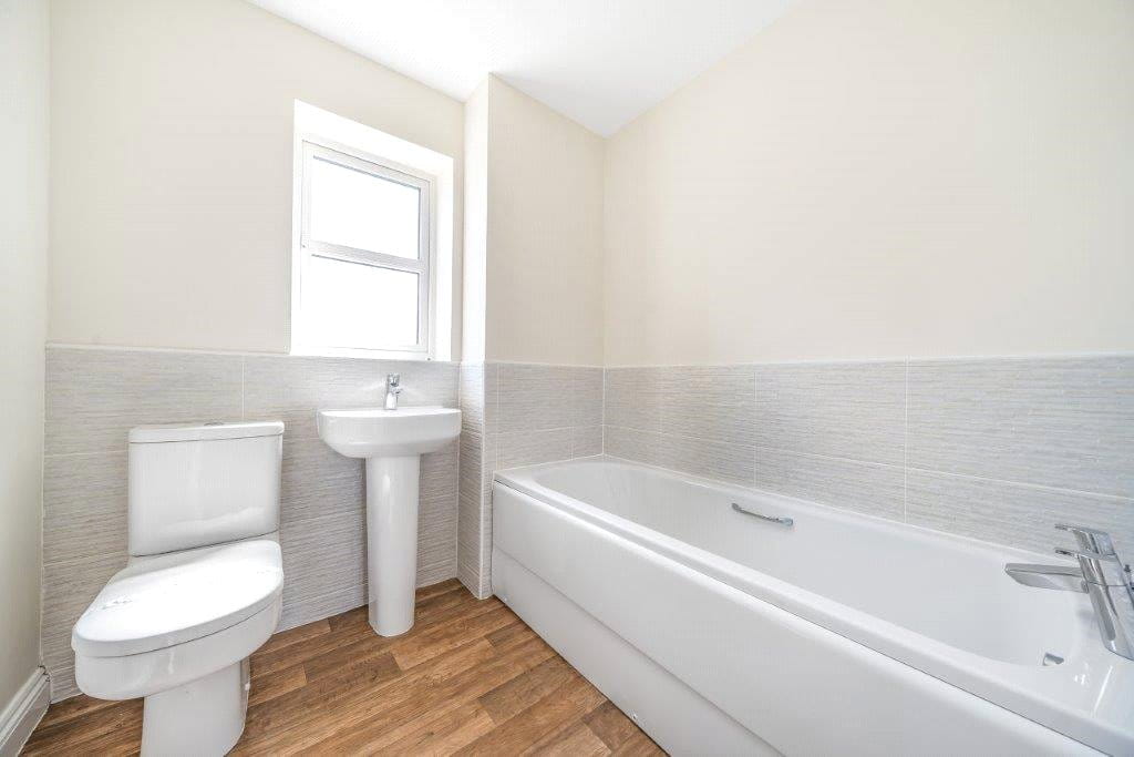 3 bedroom house, Thurgaton Way, Newton DE55 - Available