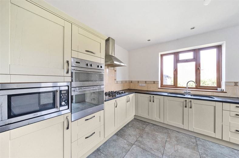 5 bedroom house, Wilsman Road, South Ockendon RM15 - Available