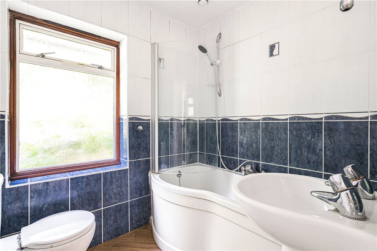 6 bedroom bungalow, Nash Lee Lane, Wendover HP22 - Available
