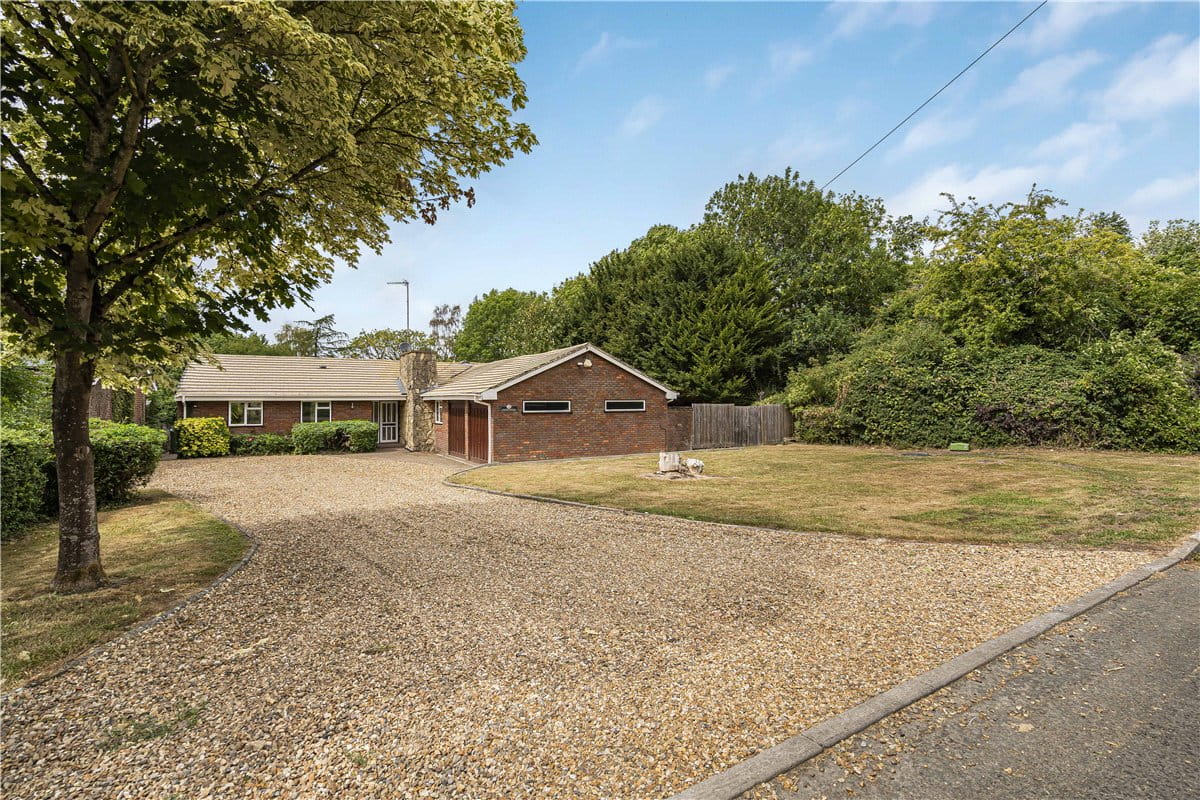 6 bedroom bungalow, Nash Lee Lane, Wendover HP22 - Available