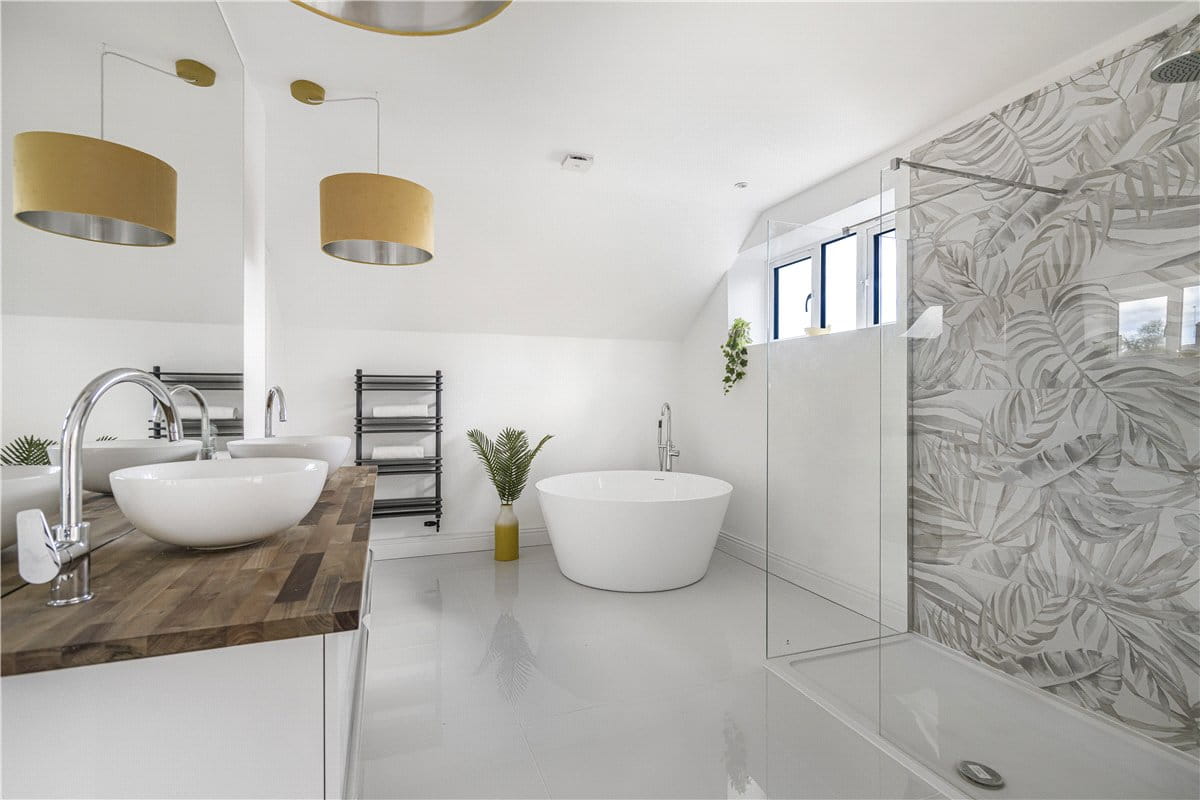 4 bedroom house, New Road, Dinton HP17 - Available