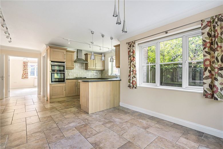 4 bedroom house, Poppy Close, Yarnton OX5 - Let Agreed