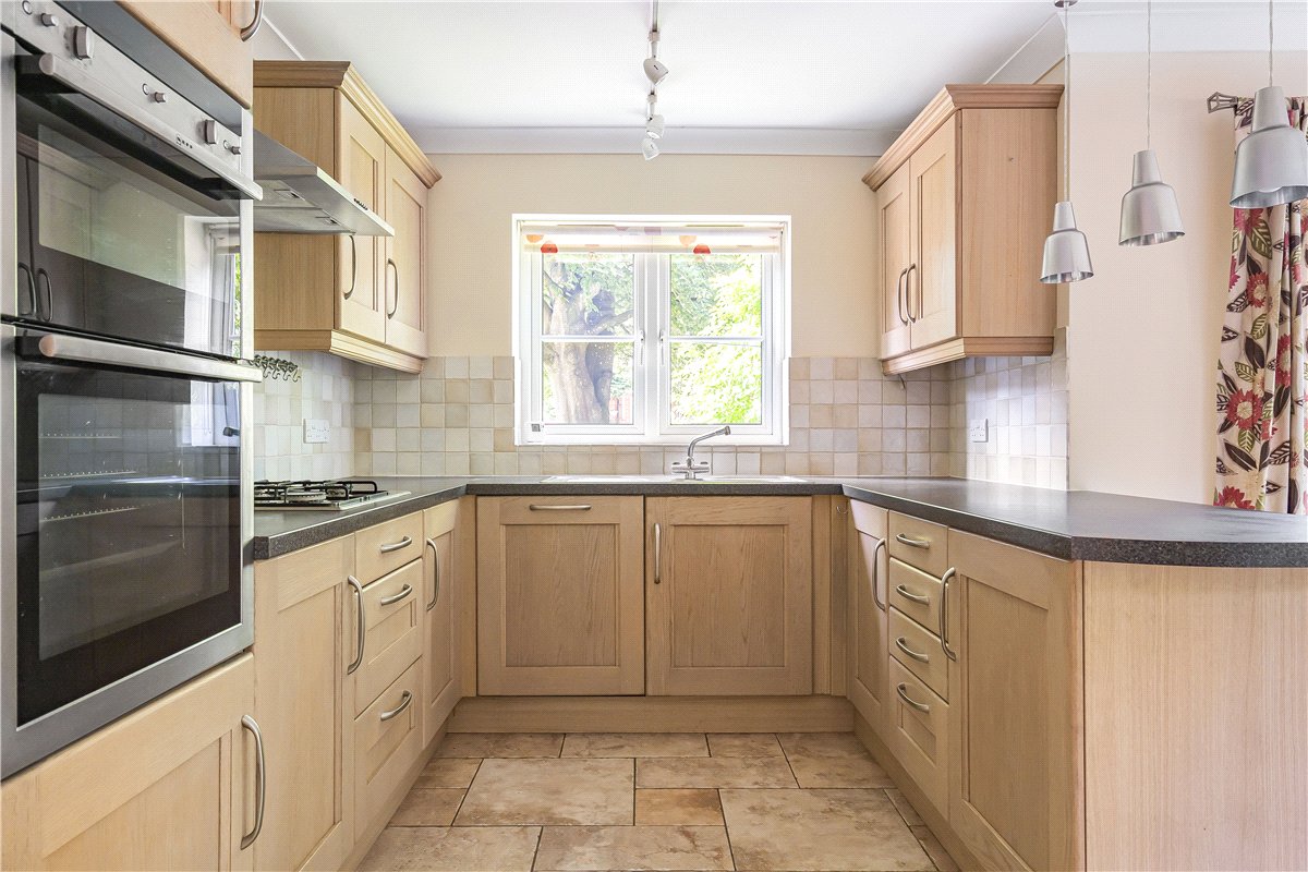 4 bedroom house, Poppy Close, Yarnton OX5 - Let Agreed