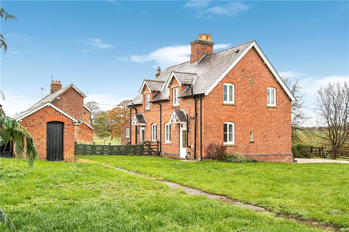 2 bedroom house, Manor Farm Cottages, Ardley Road OX25 - Let Agreed