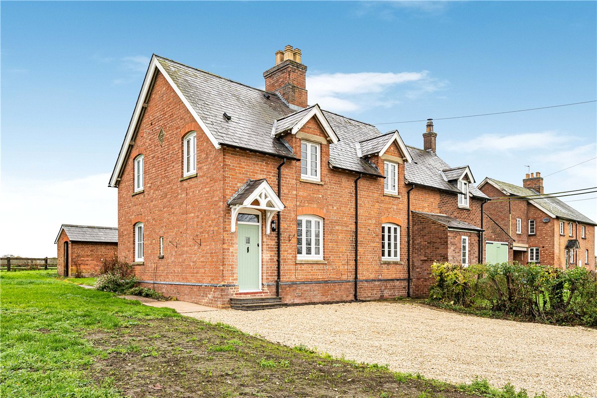 2 bedroom house, Manor Farm Cottages, Ardley Road OX25 - Let Agreed