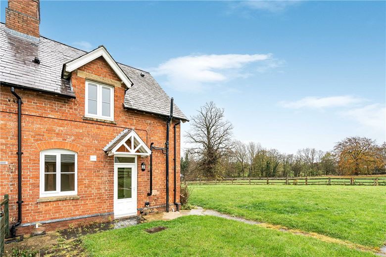 2 bedroom house, Manor Farm Cottages, Ardley Road OX25 - Let Agreed