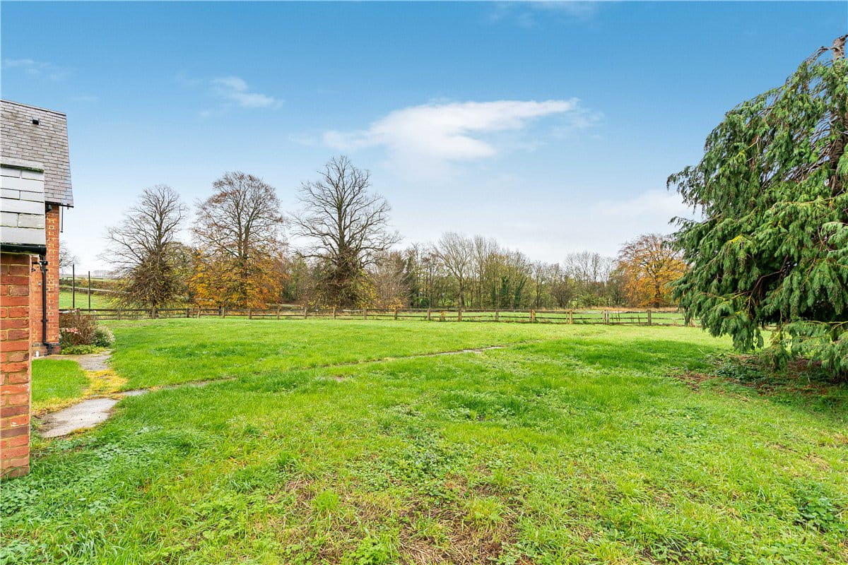 2 bedroom house, Manor Farm Cottages, Ardley Road OX25 - Let Agreed