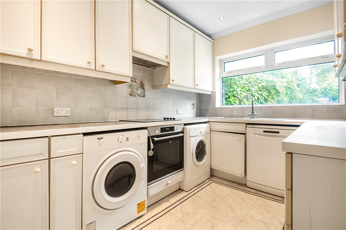 4 bedroom bungalow, The Greenway, Ickenham UB10 - Let Agreed