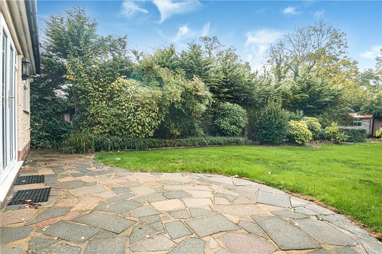 4 bedroom bungalow, The Greenway, Ickenham UB10 - Let Agreed