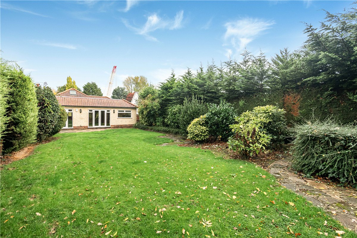 4 bedroom bungalow, The Greenway, Ickenham UB10 - Let Agreed