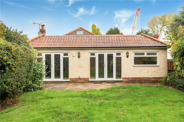 4 bedroom bungalow, The Greenway, Ickenham UB10 - Let Agreed
