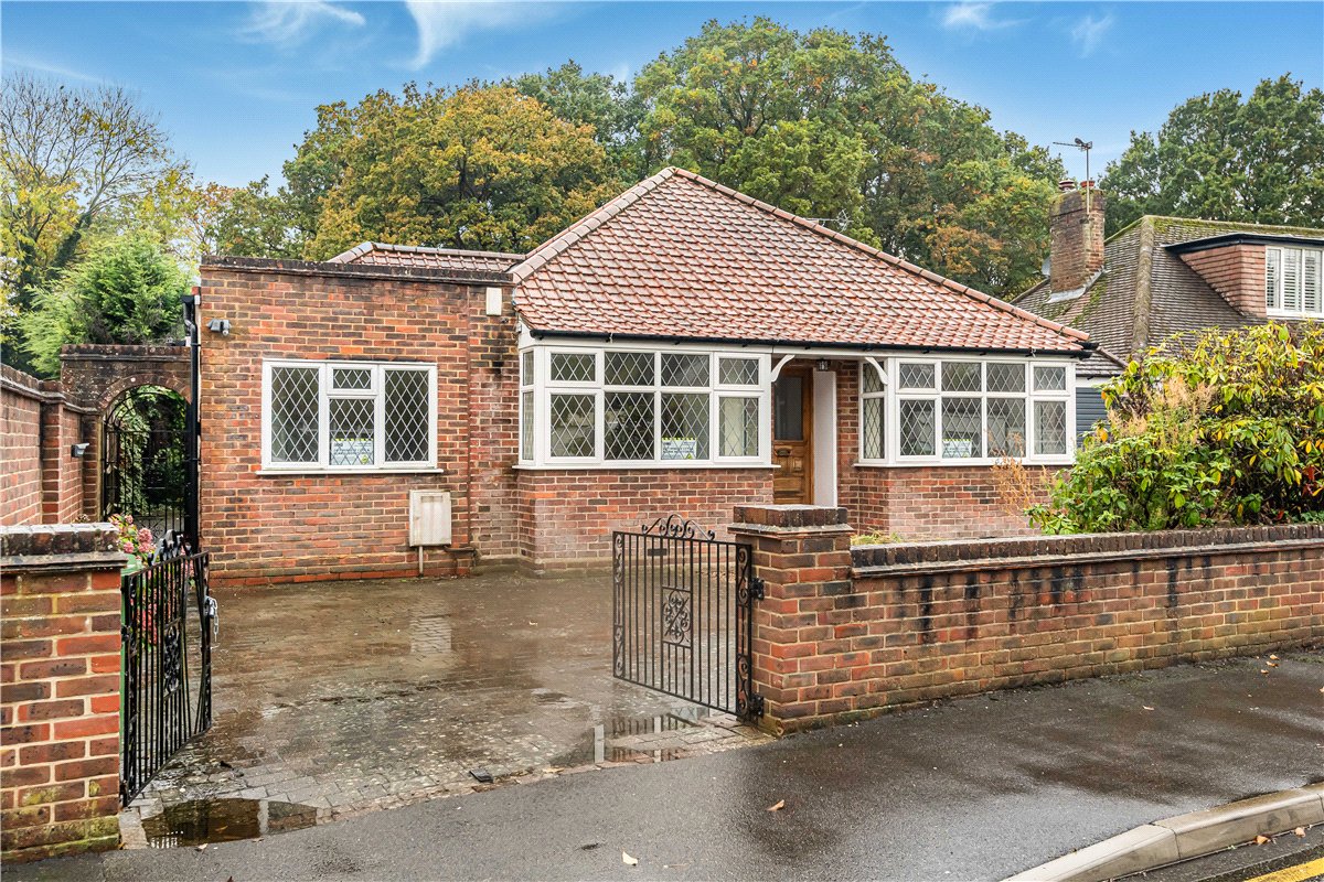 4 bedroom bungalow, The Greenway, Ickenham UB10 - Let Agreed