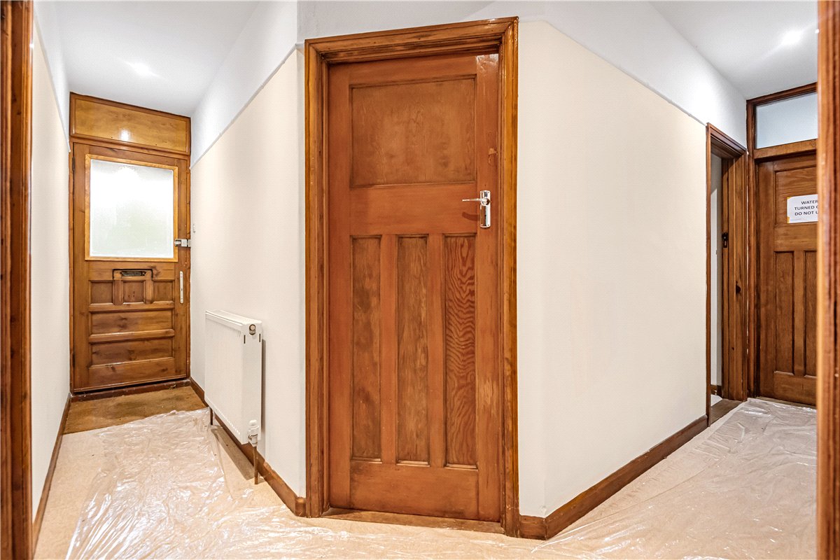 4 bedroom bungalow, The Greenway, Ickenham UB10 - Let Agreed