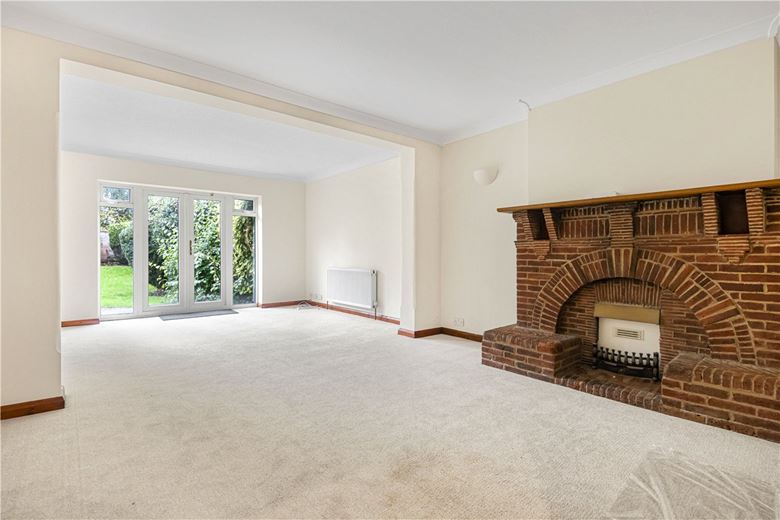 4 bedroom bungalow, The Greenway, Ickenham UB10 - Let Agreed