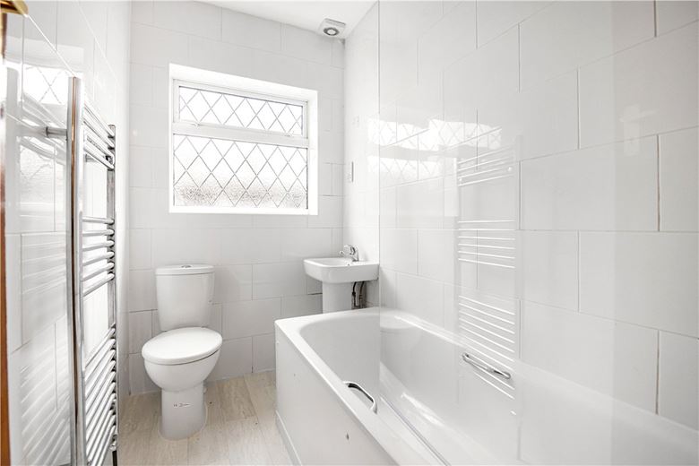 4 bedroom bungalow, The Greenway, Ickenham UB10 - Let Agreed