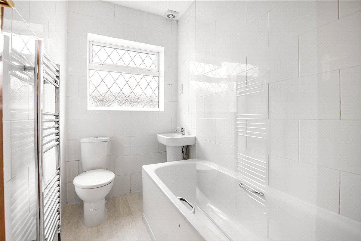 4 bedroom bungalow, The Greenway, Ickenham UB10 - Let Agreed