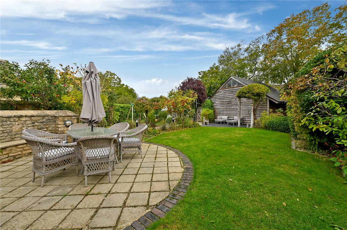 4 bedroom house, Witney Road, Ducklington OX29 - Available