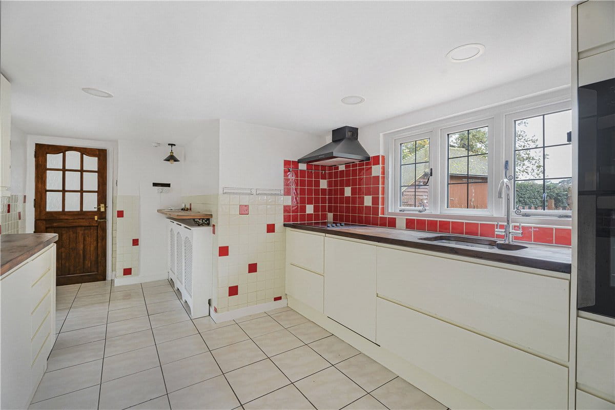 4 bedroom house, Frith Hill, South Heath HP16 - Available