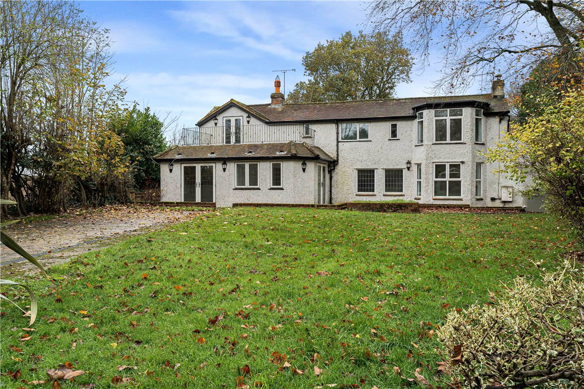 4 bedroom house, Frith Hill, South Heath HP16 - Available