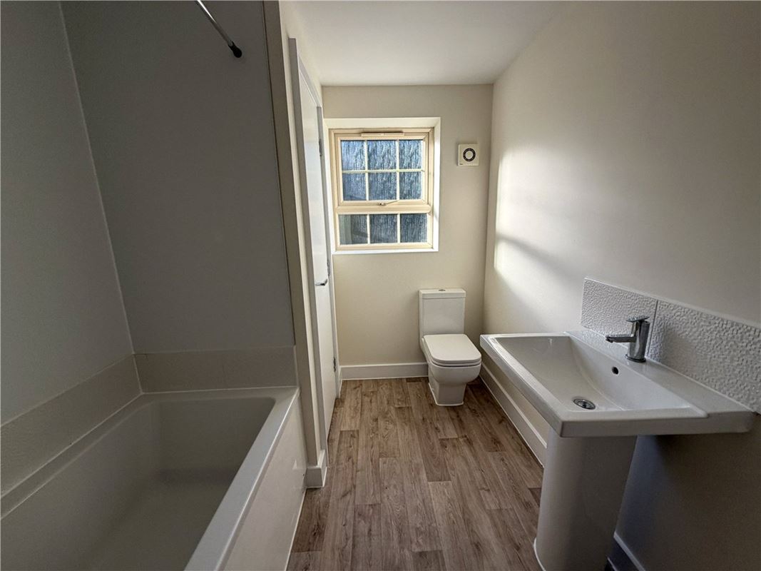 3 bedroom house, Comelybank Drive, Mexborough S64 - Available