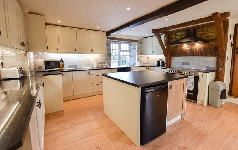 68.5 acres House, Lew, Bampton OX18 - Available