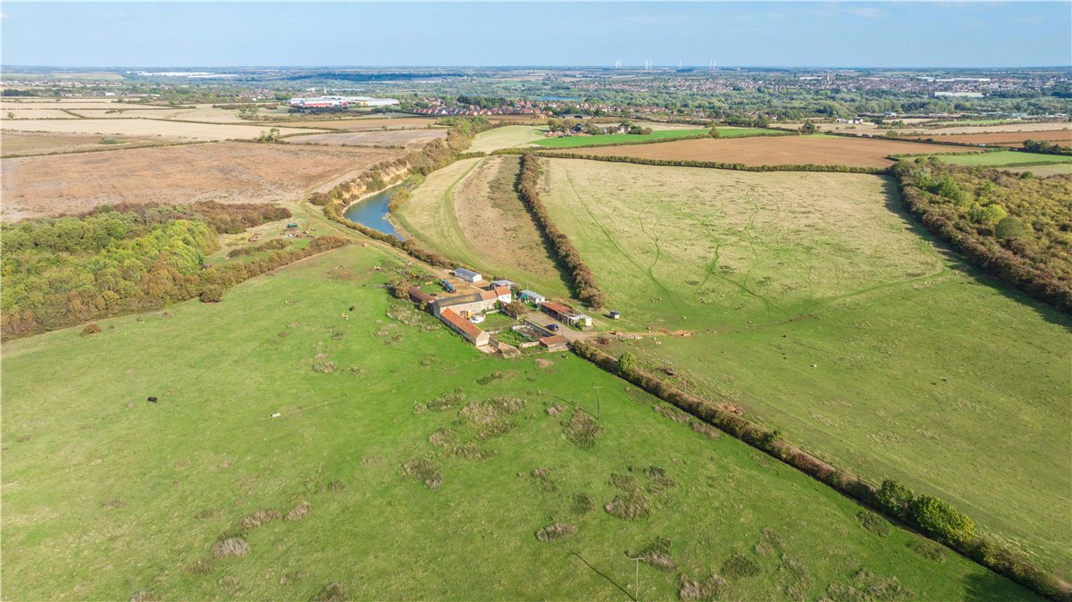 1,728 acres Country Estate, Finedon, NN9 - Available