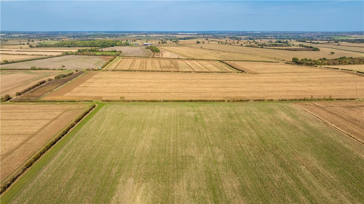 1,728 acres Country Estate, Finedon, NN9 - Available