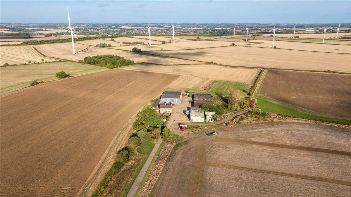 1,728 acres Country Estate, Finedon, NN9 - Available